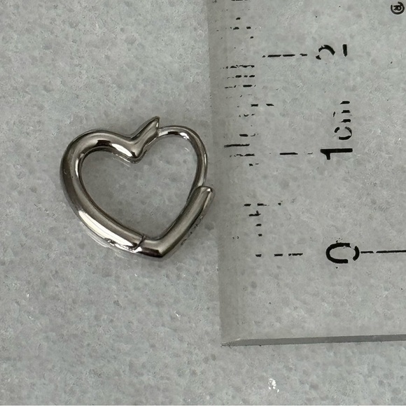 New Stock Sterling Silver Heart Huggie Hoop Earrings
Brand New - Picture 3 of 4